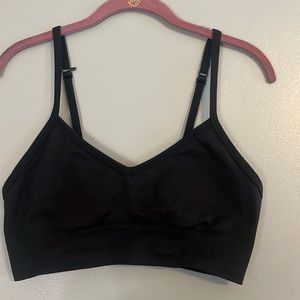 size 6 lululemon sports bra ! fantastic condition